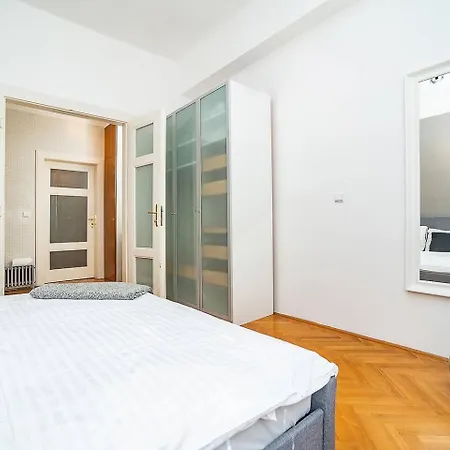 Elegant Old Town Apt With Balcony With Free Garage Prague Exterior photo