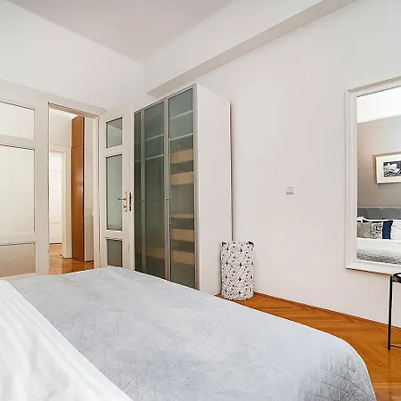 Elegant Old Town Apt With Balcony With Free Garage Prague Exterior photo